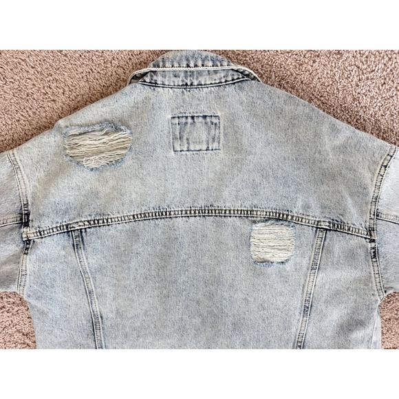 Forever 21 Distressed Denim Jacket Light Wash Oversized Jean Trucker Small - Picture 16 of 16
